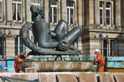 Large sculpture being lifted out of Victoria Square